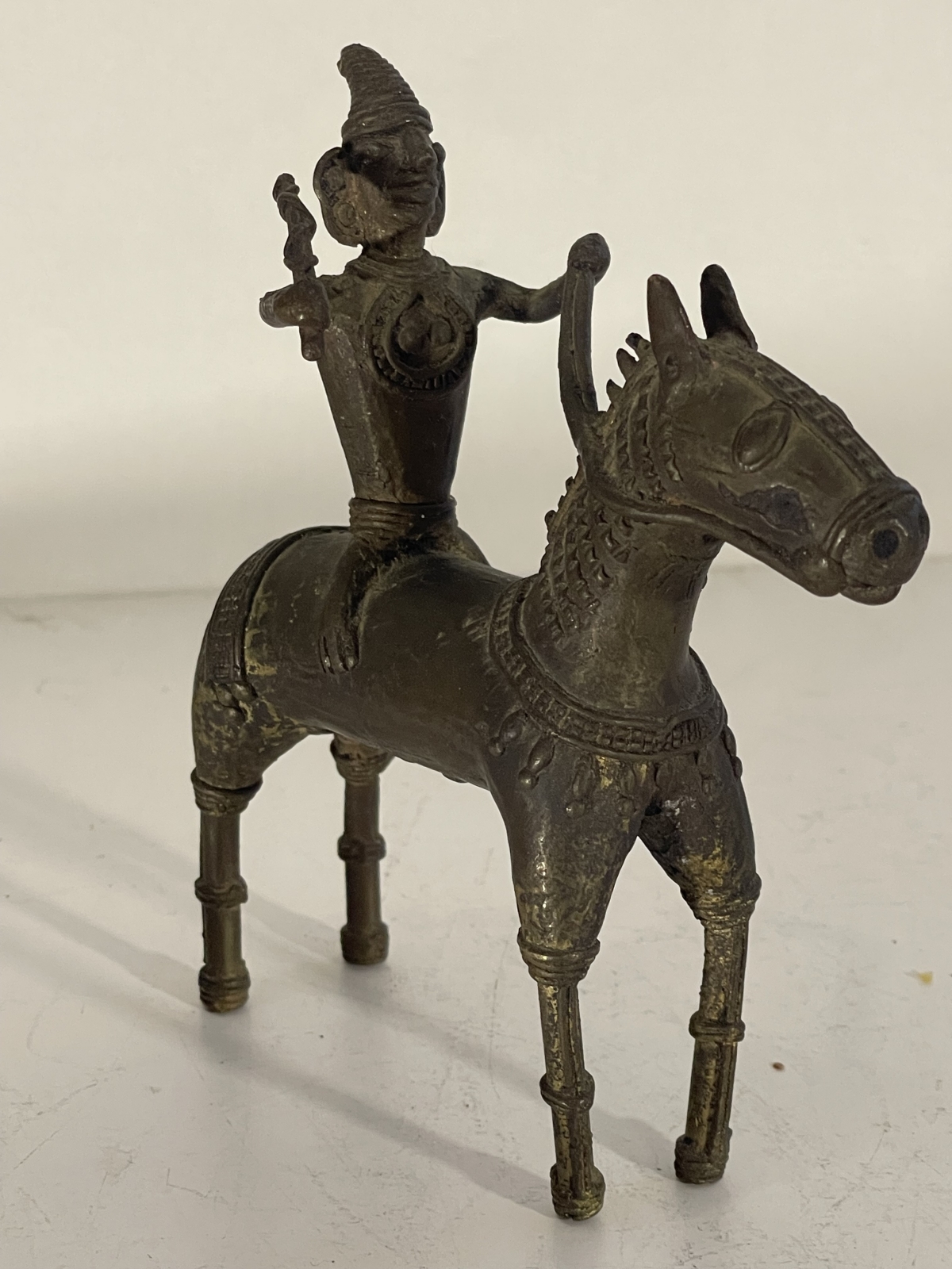 inde_femme_cavaliere_a_cheval_art_tribal_bastar_vers_1950