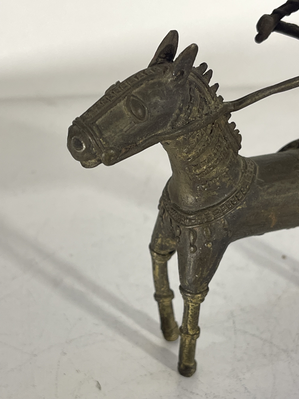 inde_femme_cavaliere_a_cheval_art_tribal_bastar_vers_1950