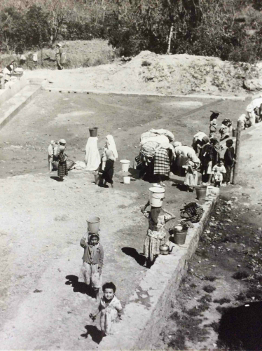 maroc__tirage_argentique_anonyme,_entre_1930_et_1960__corvee_deau__al-_maghrib_