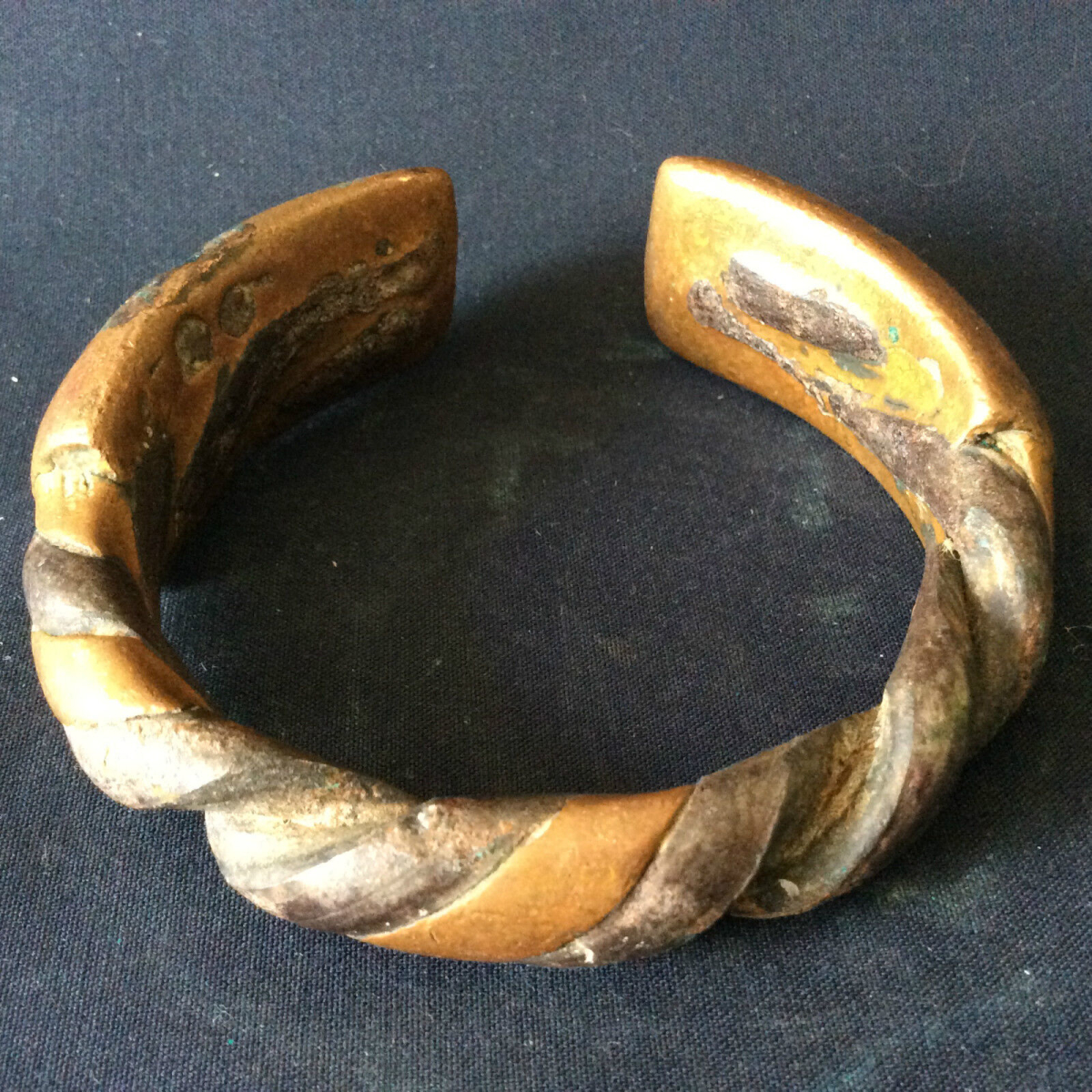 bracelet_bronze_torsade__afrique,_ethnie_non_identifiee__ancien