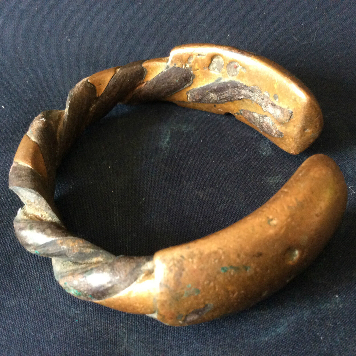 bracelet_bronze_torsade__afrique,_ethnie_non_identifiee__ancien