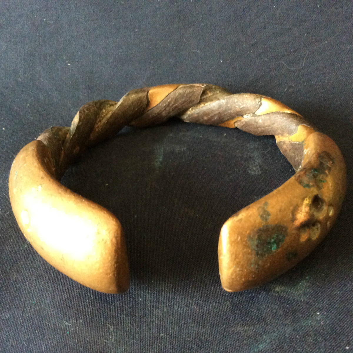 bracelet_bronze_torsade__afrique,_ethnie_non_identifiee__ancien