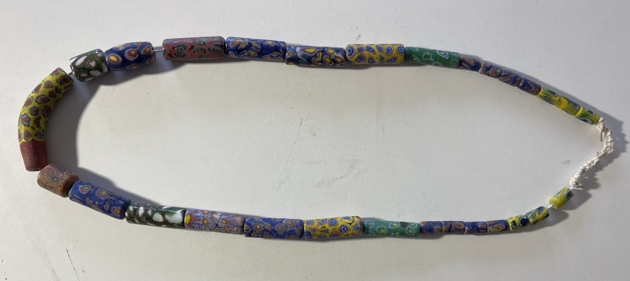 collier_ancien_en_perles_millefiori_murrine_venise_probable_168_g_37_cm