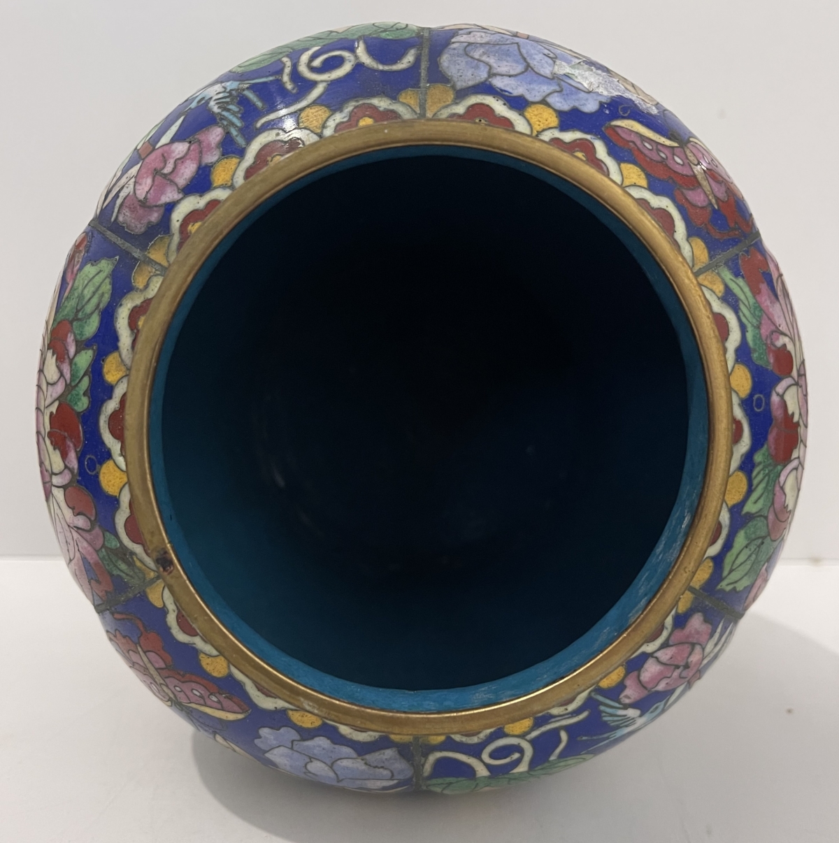 chine_pot_couvert_cloisonne_c_1930_fleur_papillon_oiseaux_pivoine_chrysantheme