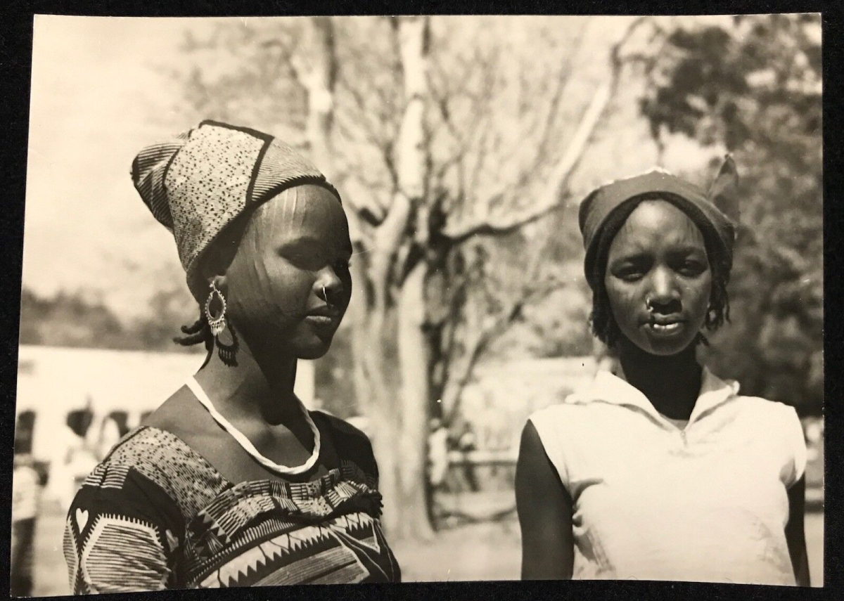 cameroun_rhumsiki_afrique__jeunes_femmes_kapsiki__circa_1950__argentique_cameroon_