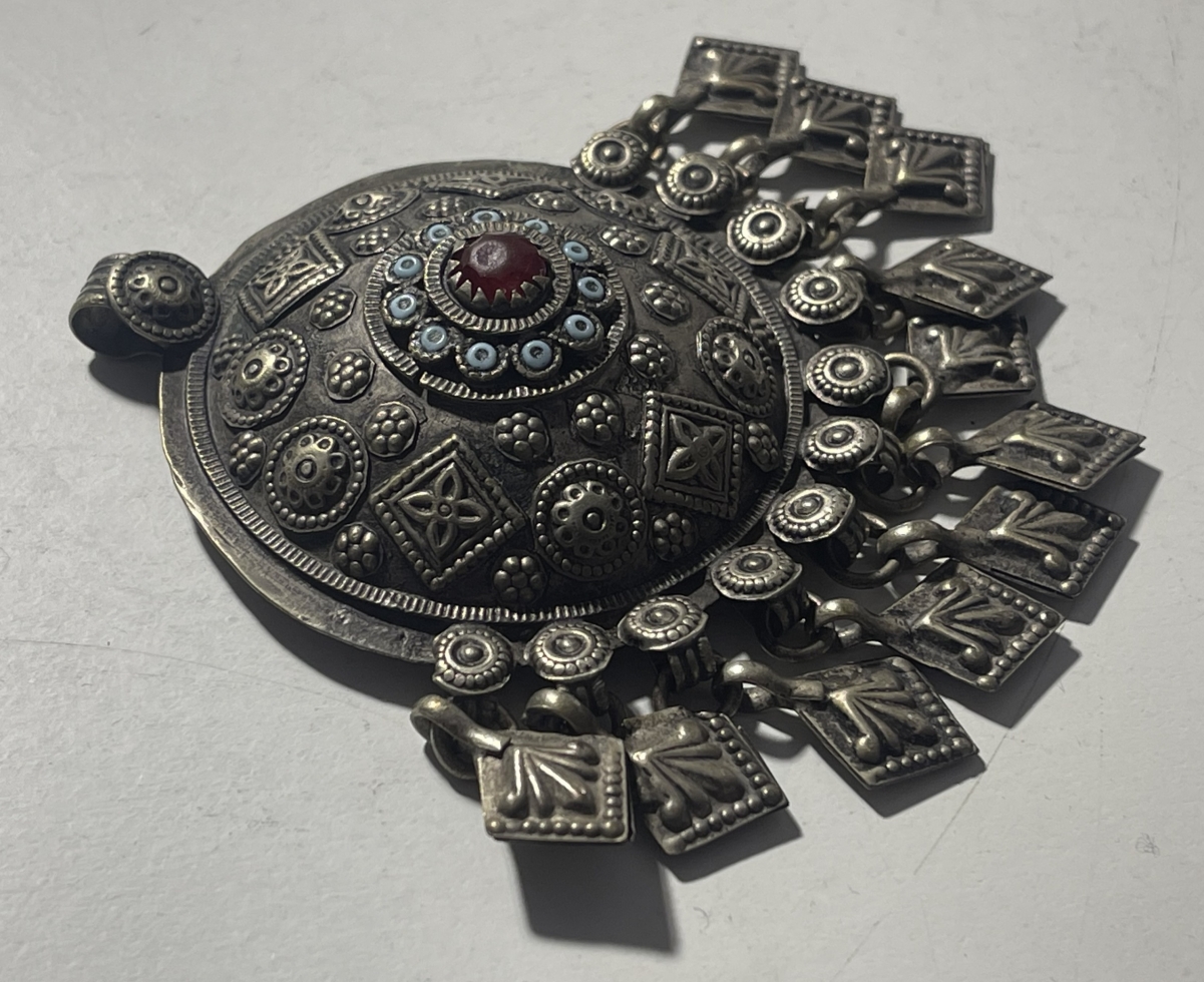 afghanistan_ou_pakistan_kuchi_pendentif_sonore_danse_tribal_amulette_1920???1940