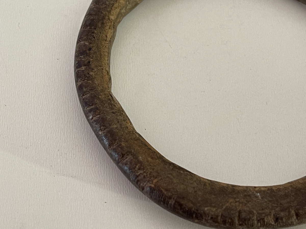 gabon_bracelet_ondumbo_du_haut-ogooue_en_peau_hippopotame_vers_1860_afrique