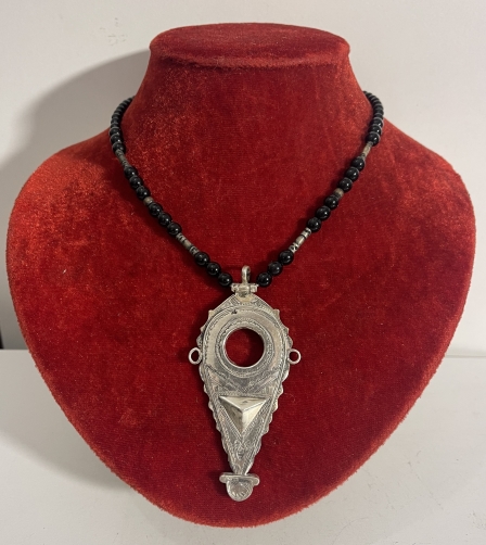 collier_touareg_ancien_pendentif_amulette_sahara_central_niger_ou_mali_xixe-xxe