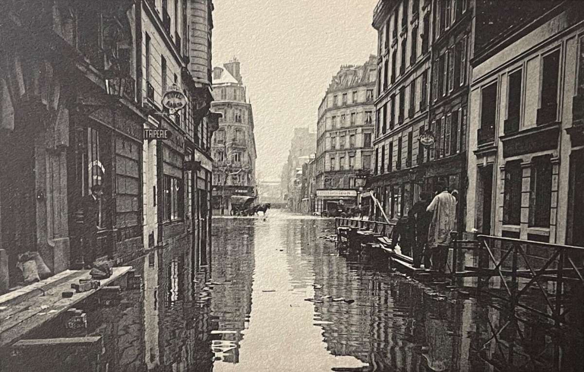 paris_inondation_de_la_rue_traversiere_heliogravure_de_1910_france
