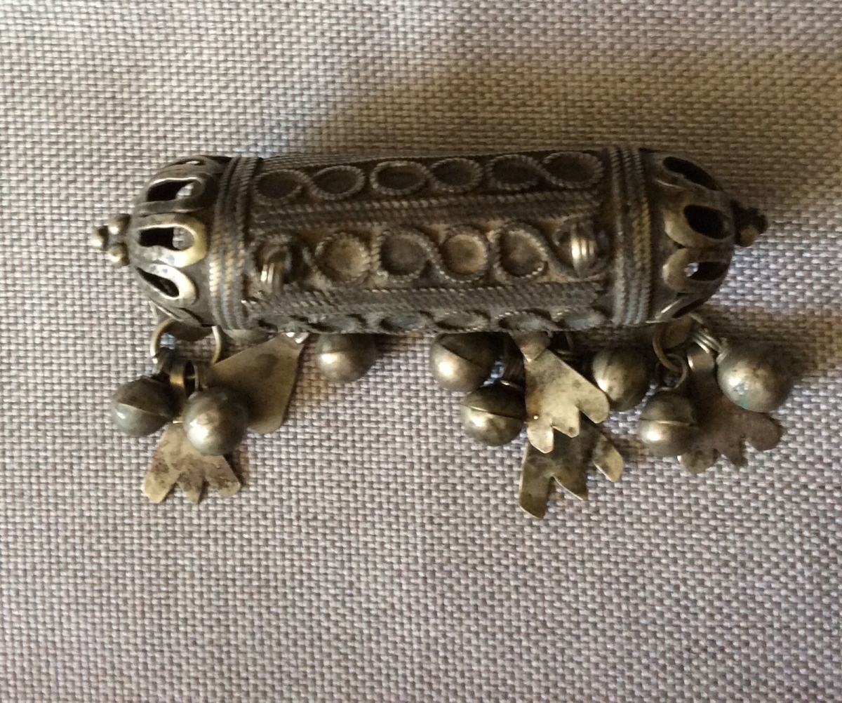 bijoux_element_de_parure_porte_amulette_yemen_oman_debut_xxe