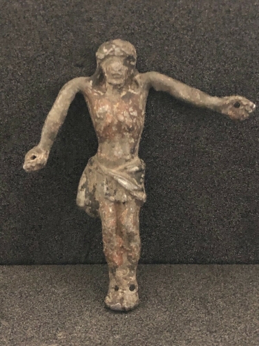 petit_christ_d???applique__piece_ancienne_non_identifiee__etain_ou_plomb_