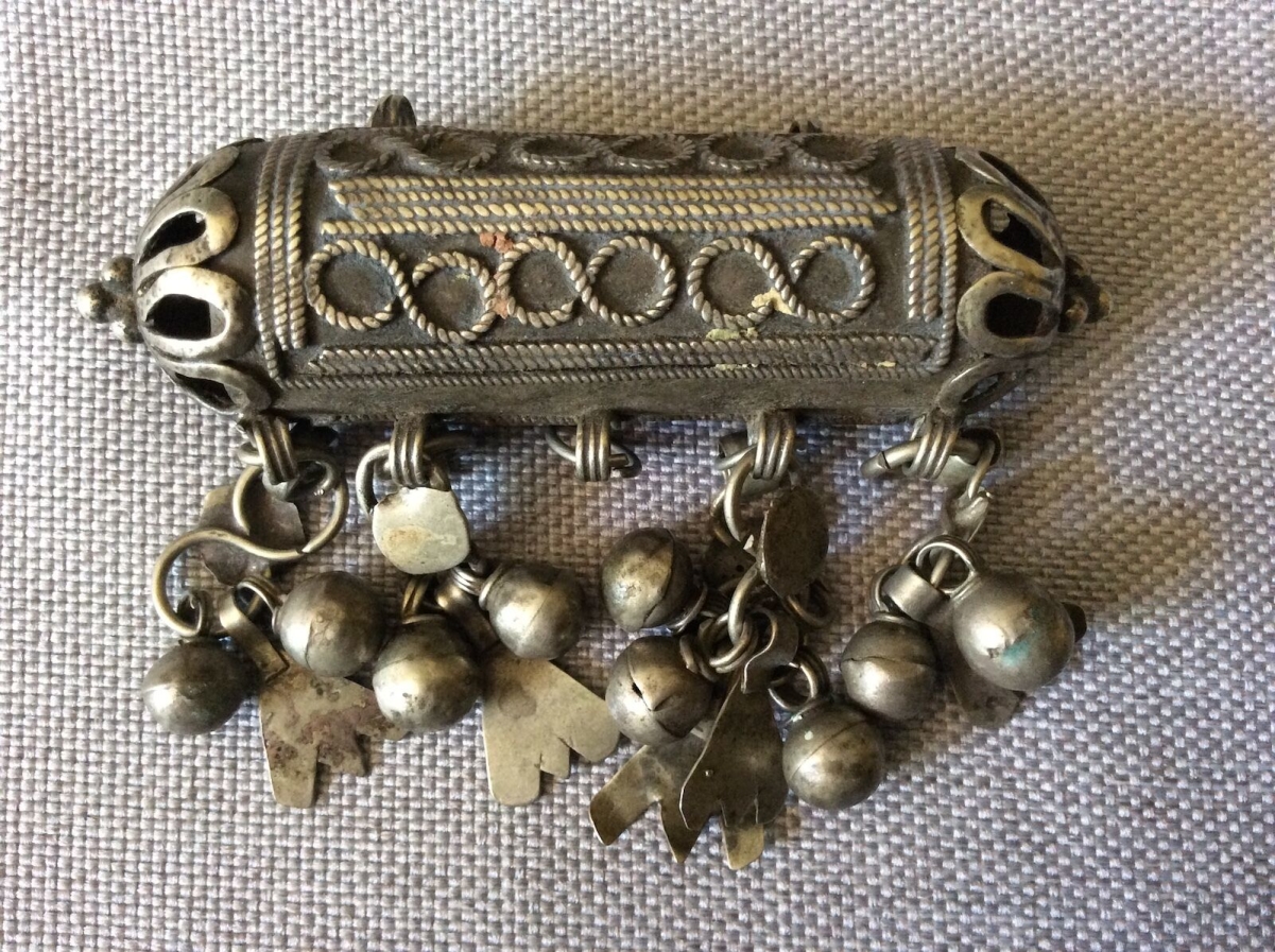 bijoux_element_de_parure_porte_amulette_yemen_oman_debut_xxe