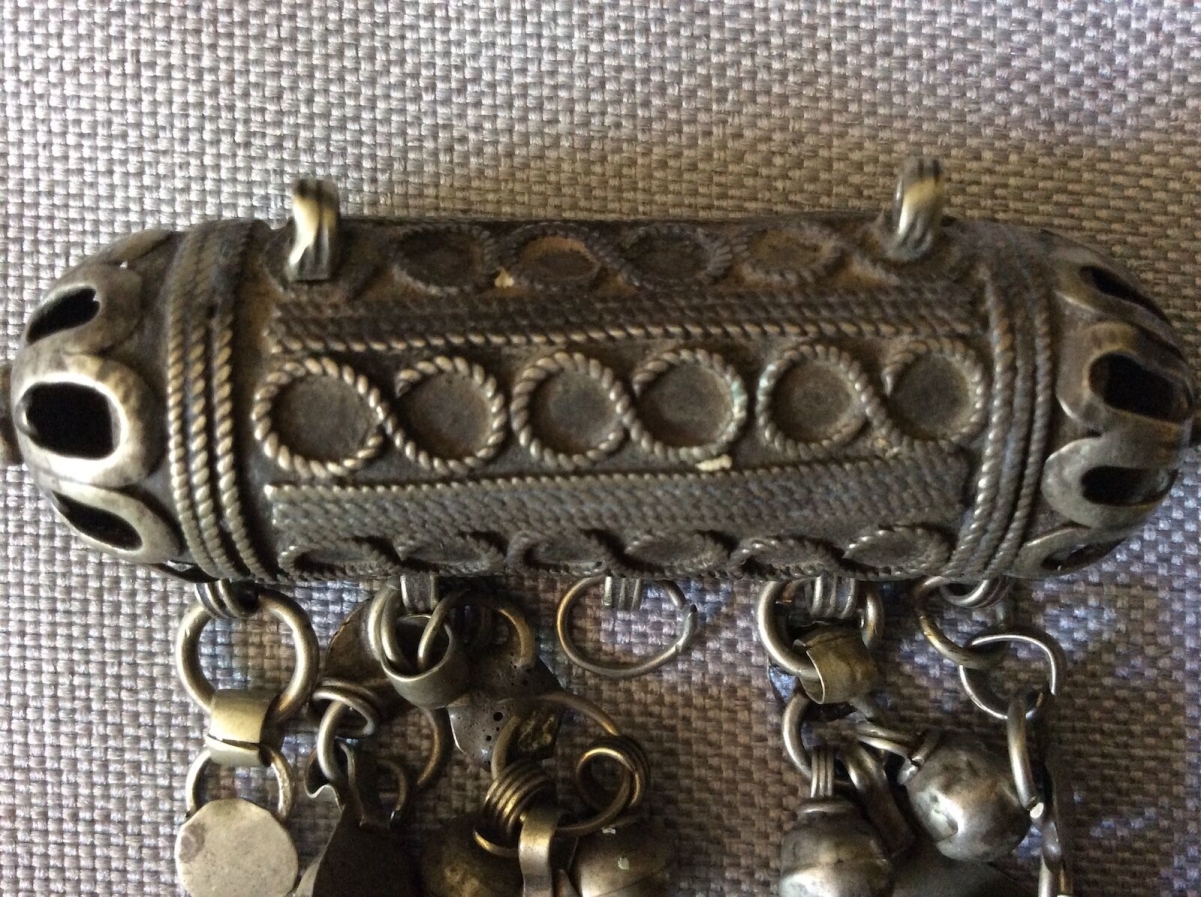 bijoux_element_de_parure_porte_amulette_yemen_oman_debut_xxe