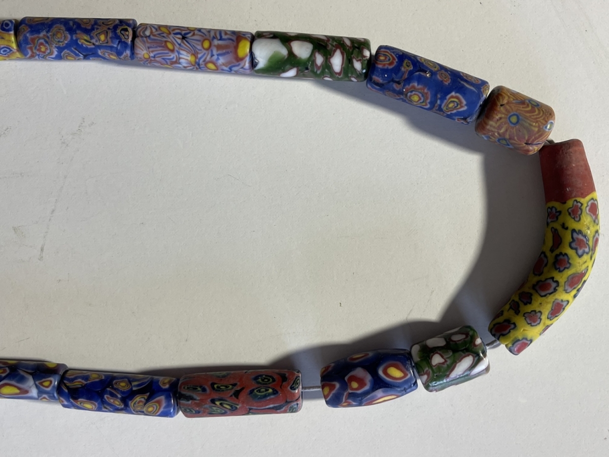 collier_ancien_en_perles_millefiori_murrine_venise_probable_168_g_37_cm