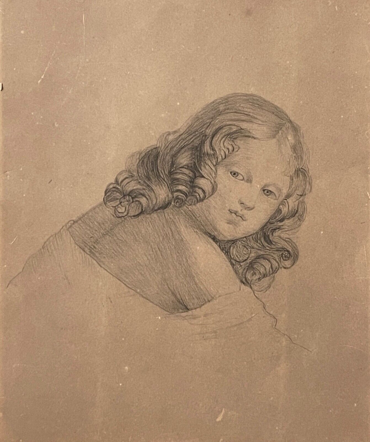petite_fille_de_trois_quarts_vers_1830_dessin_graphite_enfant_coiffure_anonyme