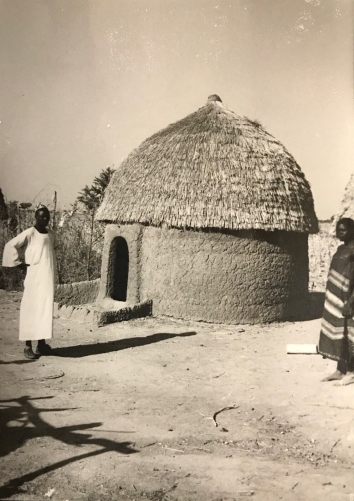 cameroun_case_obus,_rhumsiki__afrique_kapsiki_circa_1950__tirage_argentique_