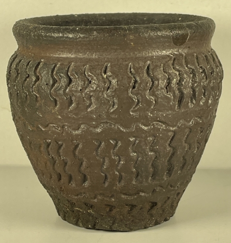 sculptural_stoneware_vessel_incised_tribal_pattern_primitive_aesthetic_xxth