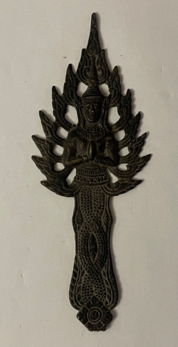 amulette_plaque_votive_a_patine_noire_thailande_ancienne_deesse_xixe