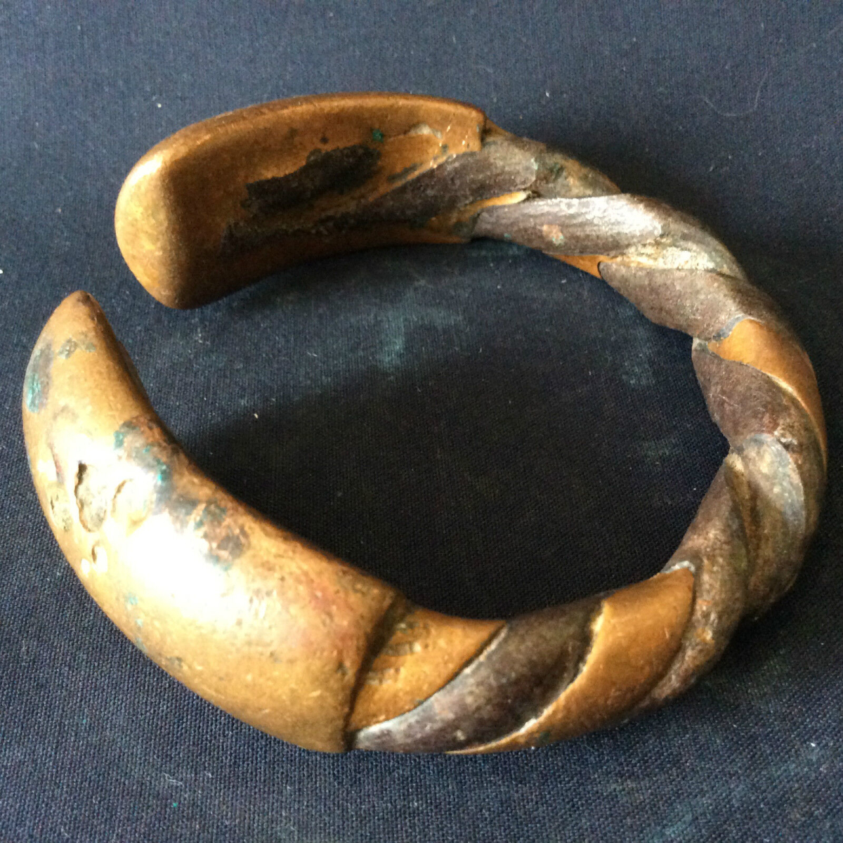 bracelet_bronze_torsade__afrique,_ethnie_non_identifiee__ancien