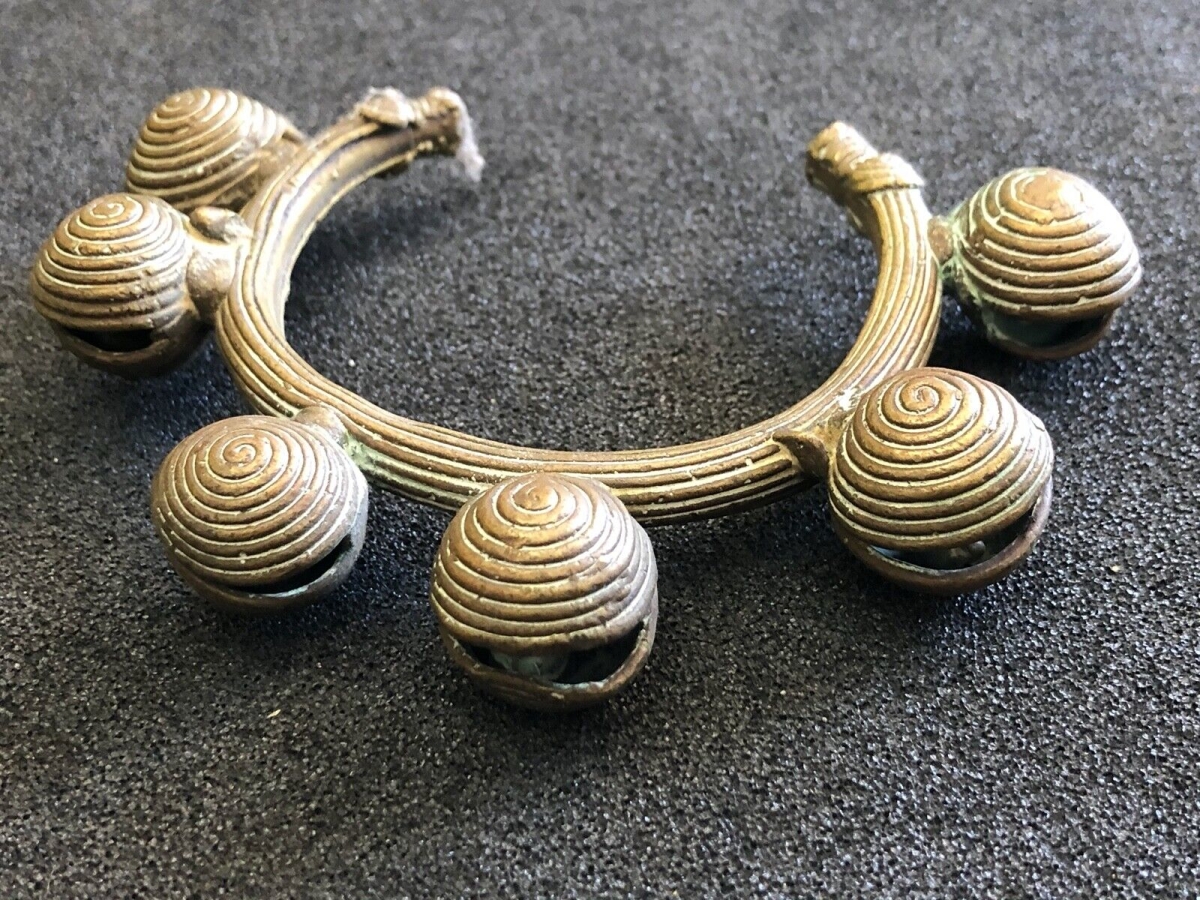 bracelet_en_bronze__ethnie_dan__afrique_cote_divoire_dan_guere_wobe__6_grelots_
