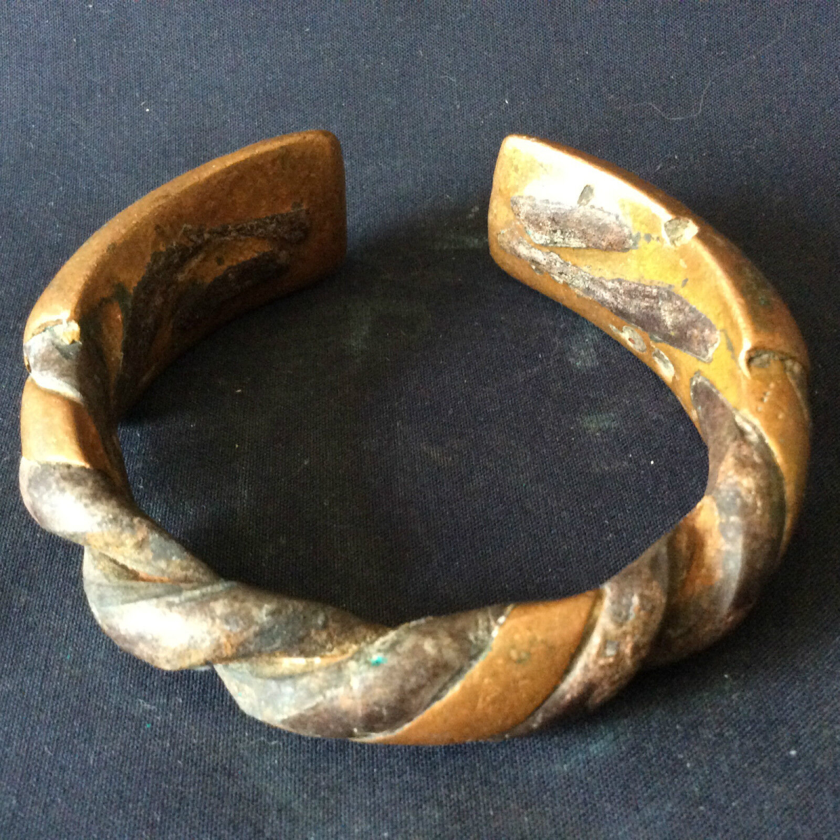 bracelet_bronze_torsade__afrique,_ethnie_non_identifiee__ancien