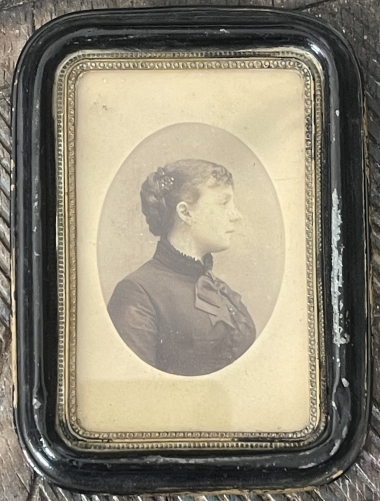 portrait_ancien_femme_profil_photographie_albumine_xixe_cadre_napoleon_iii