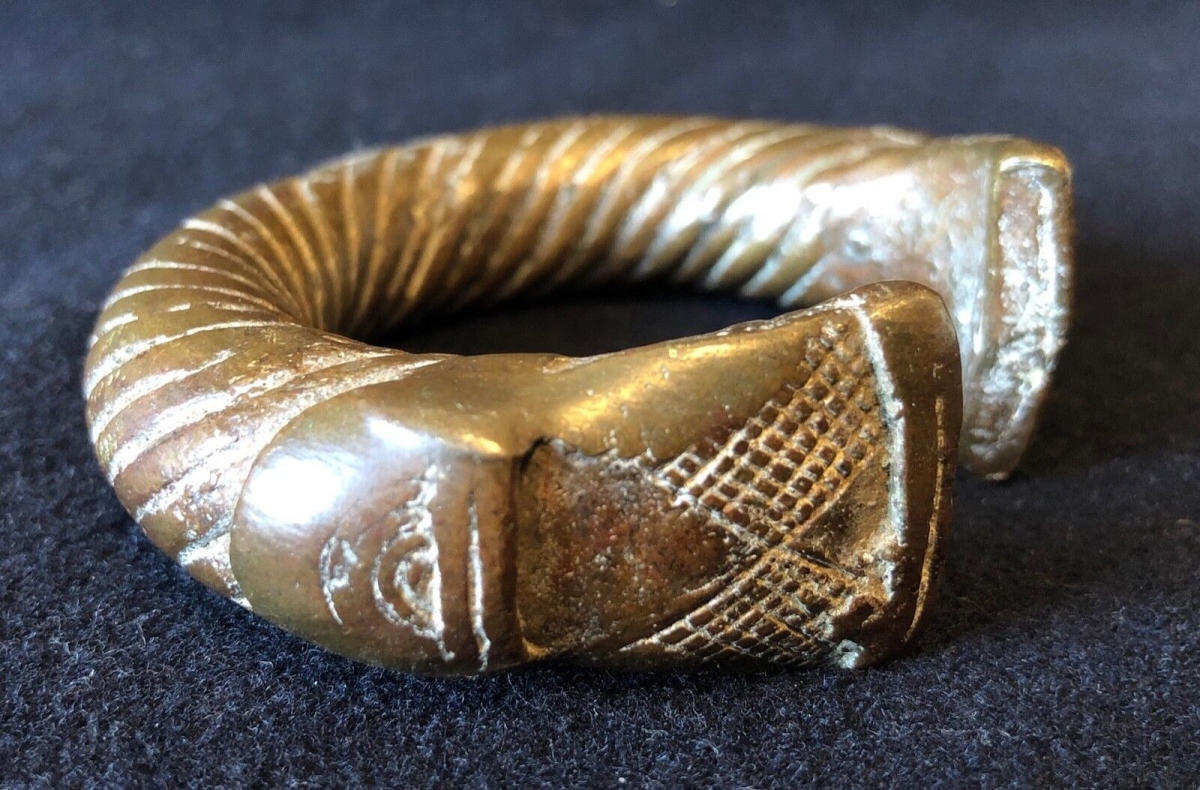 bracelet_torsade_bronze_minchika_nigeria_afrique__bracelet_monnaie_bijoux_