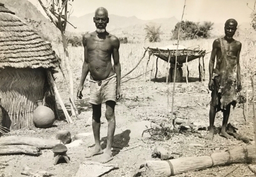 rhumsiki_cameroun__afrique_hommes_kapsiki__circa_1950__12,8_x_8,8_cm_cameroun_homme_