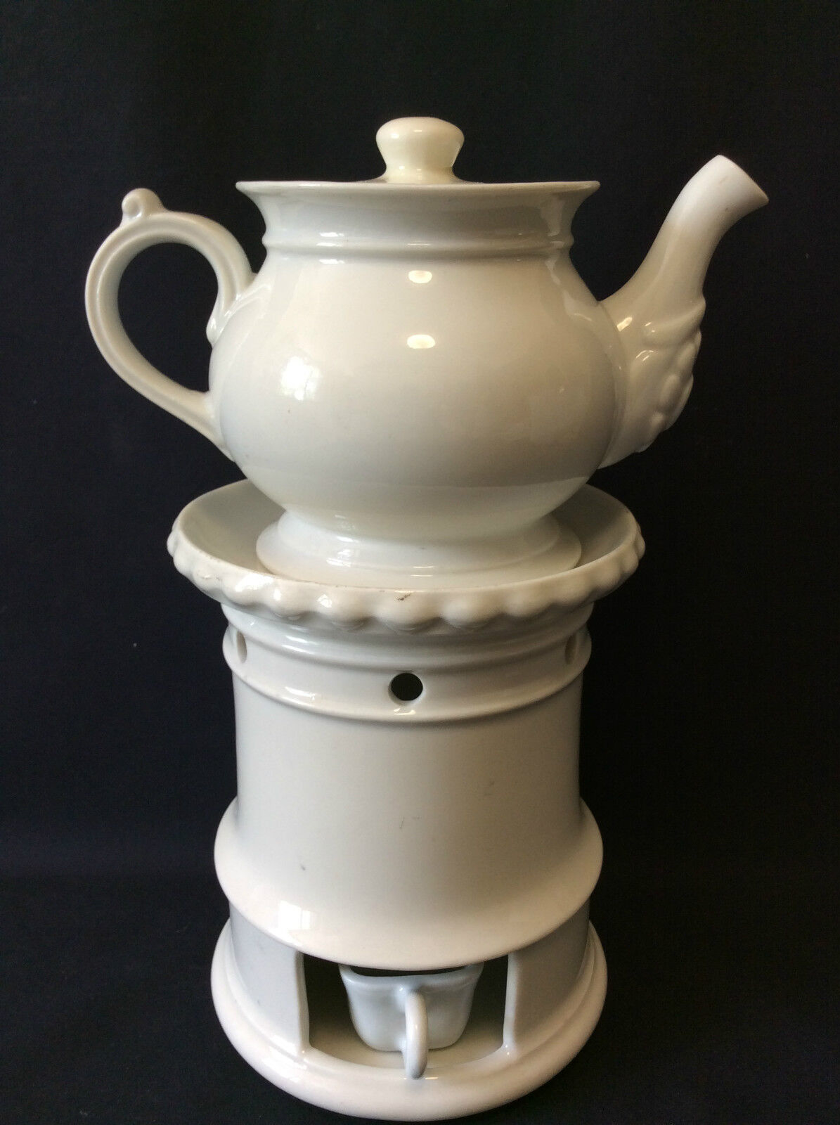 Ancienne tisanière en porcelaine blanche