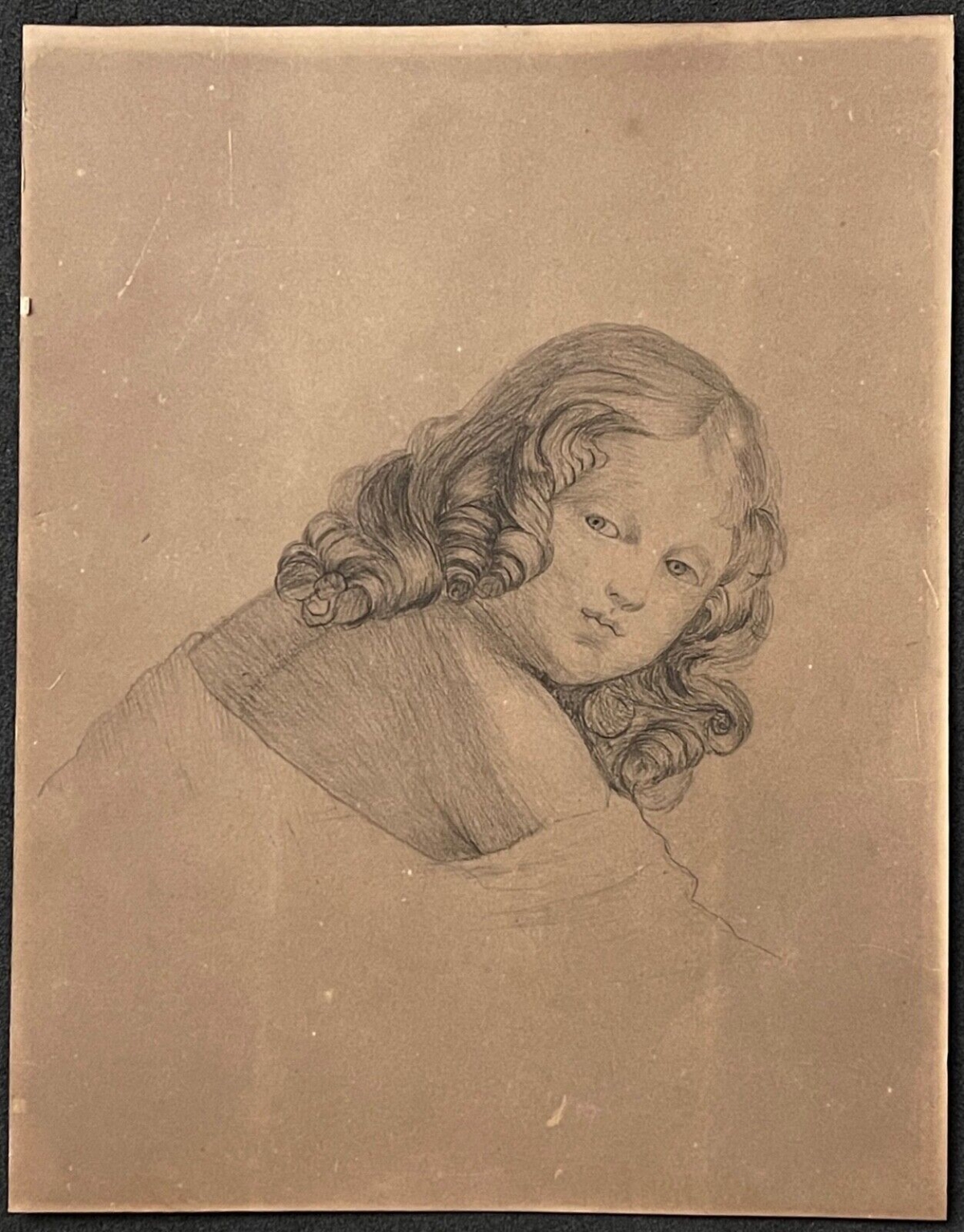 petite_fille_de_trois_quarts_vers_1830_dessin_graphite_enfant_coiffure_anonyme