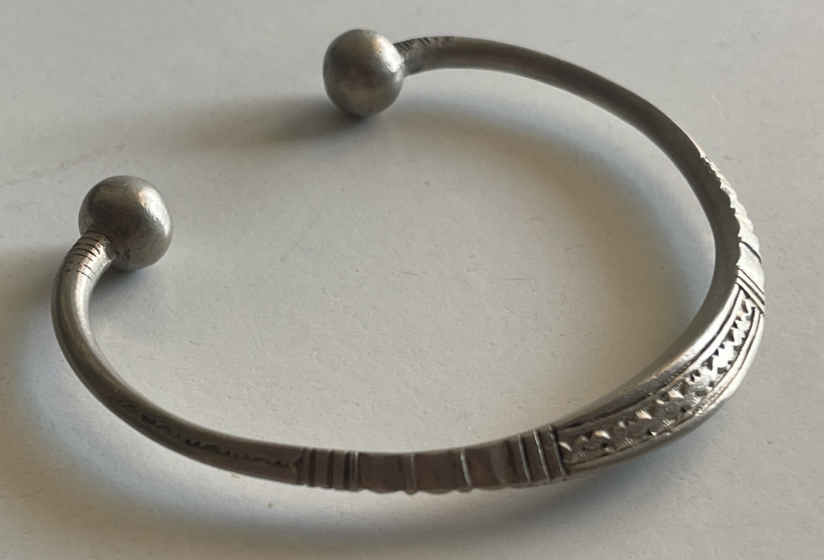 old_tuareg_niger_bracelet_low_grade_tribal_silver_engraved_african_jewelry
