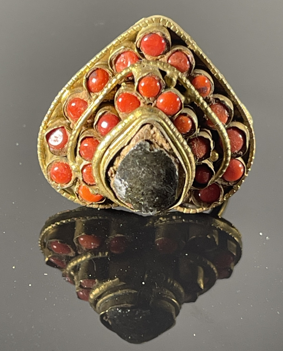 afghanistan_bague_coeur_vers_1960_bijoux_ethnique_afganistan_noir_and_rouge