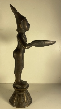 burmese_figure_holding_an_oil_lamp_???_arakan_style,_probably_19th_century