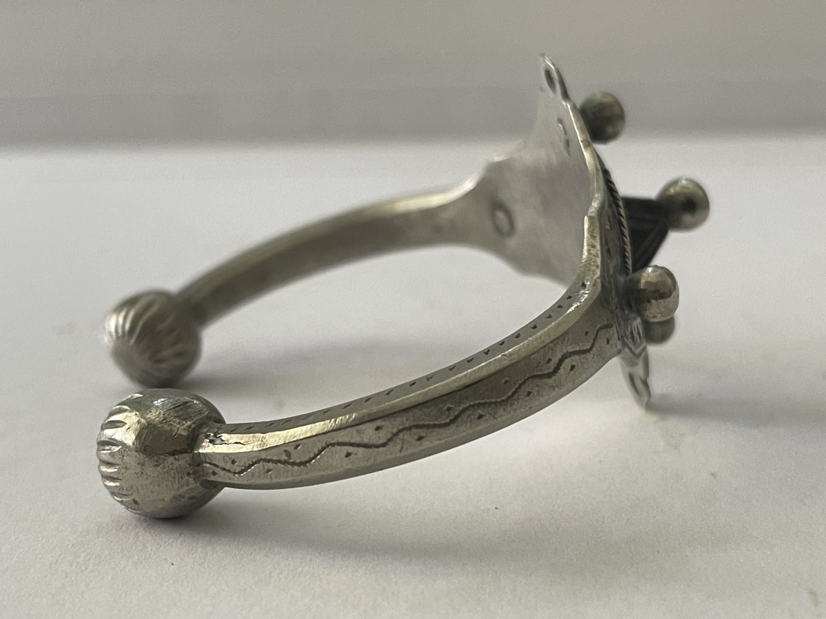 bracelet_berbere_amazigh_ancien_et_rare_technique_mixte_metal_et_bois