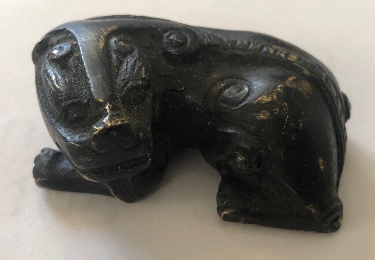 poids_a_rouleaux_zoomorphe_lionne_en_bronze_a_patine_brune_chine_china