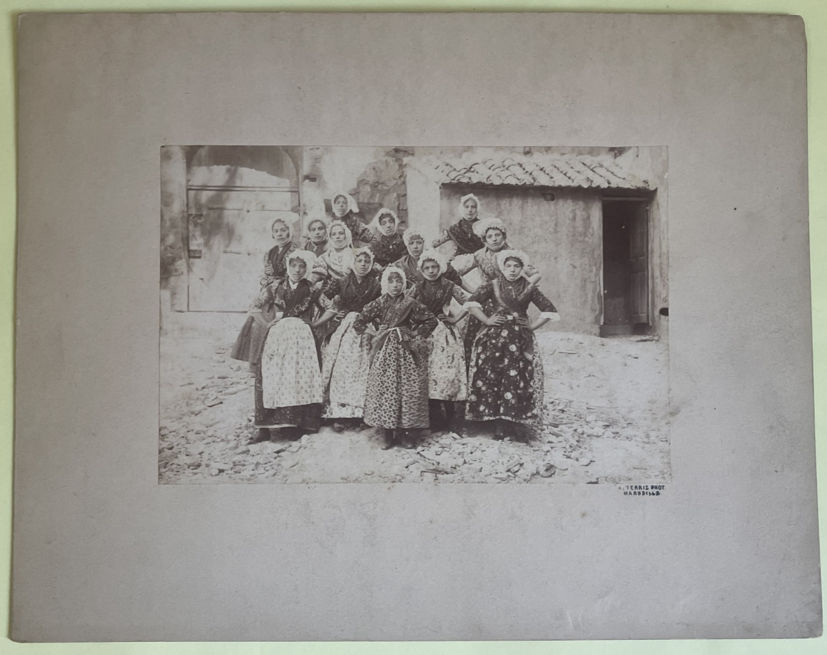 marseille_jeunes_filles_adolphe_terris_1820-1899_photographie_albumine_vers_1865