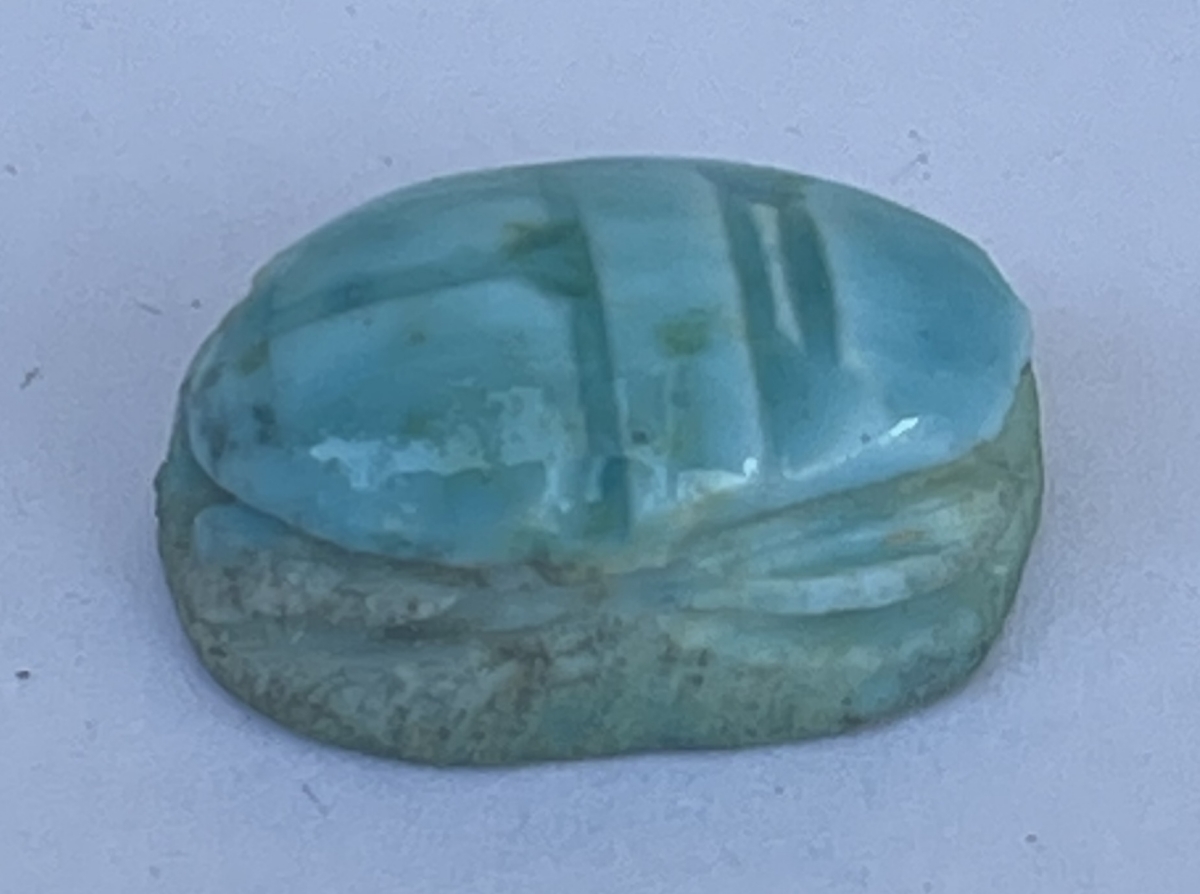scarabee_perle_symbole_dans_legypte_antique_embleme_protecteur_pour_les_vivants