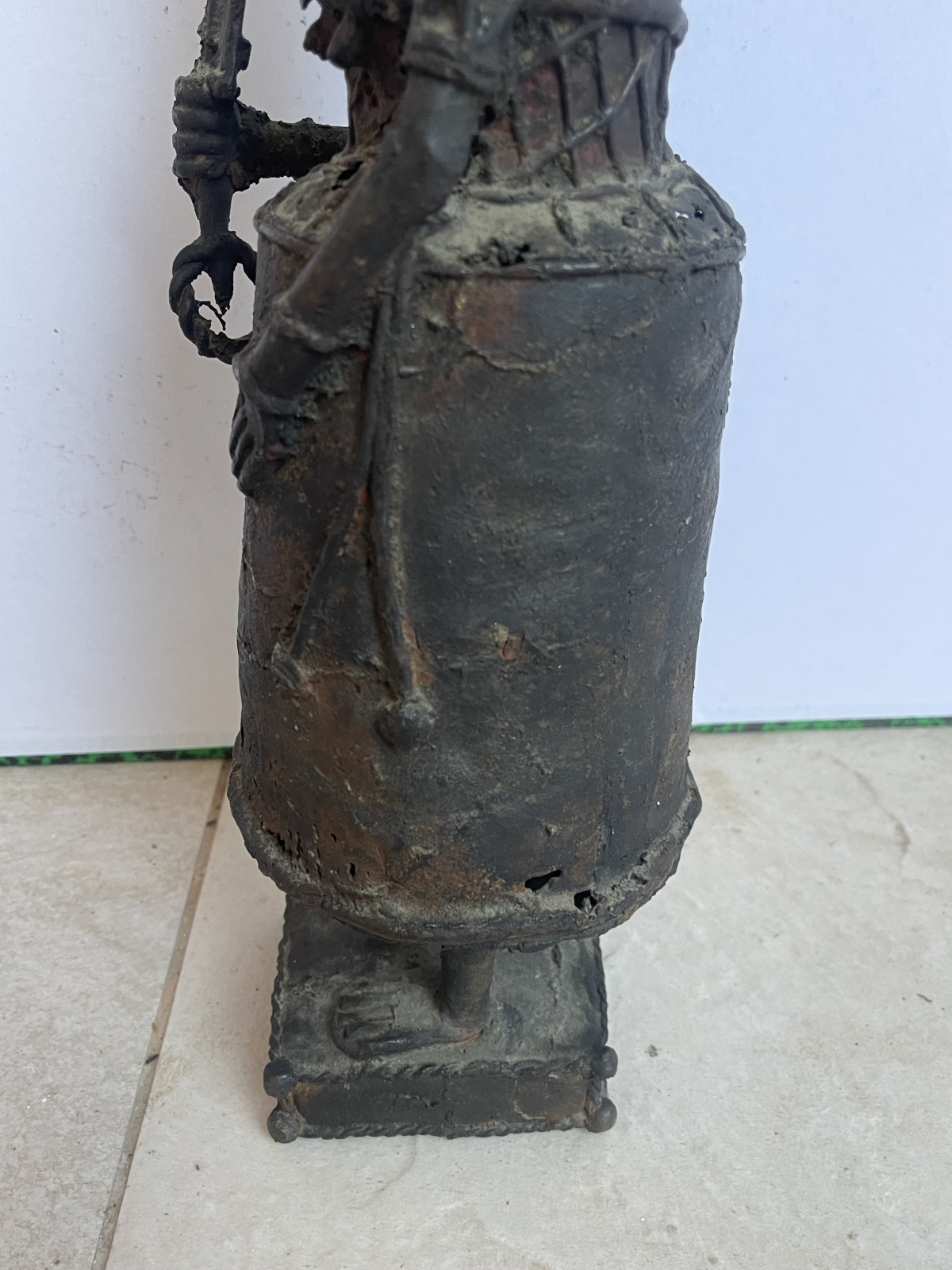 oba_en_tenue_de_guerre_benin_bronze_ife_49_cm