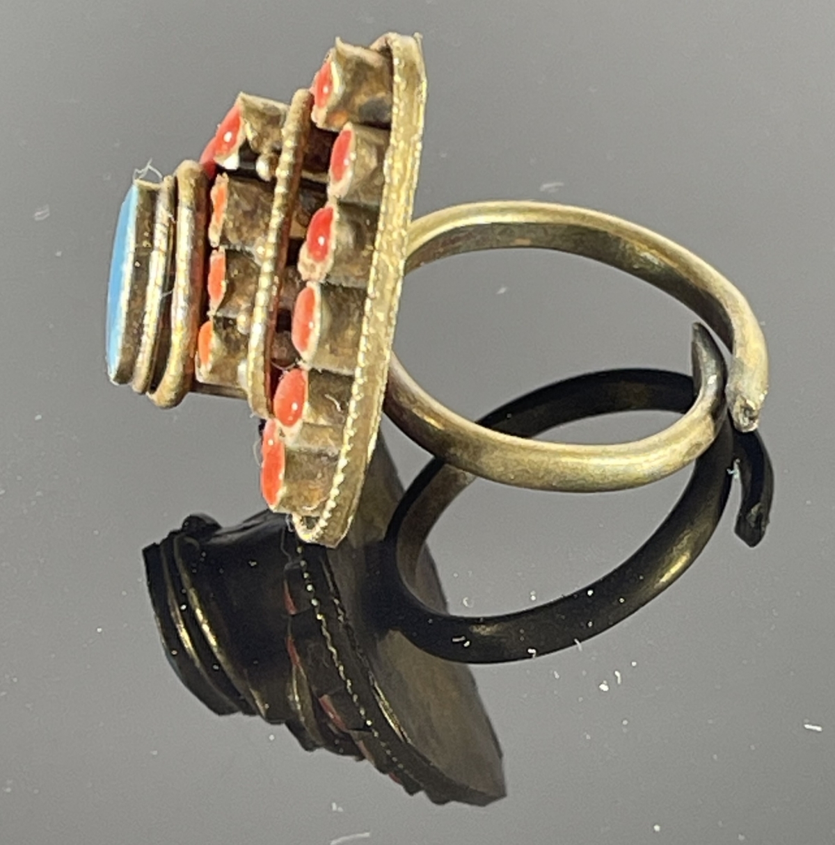 afghanistan_bague_coeur_vers_1960_bijoux_ethnique_afganistan_vert_et_rouge