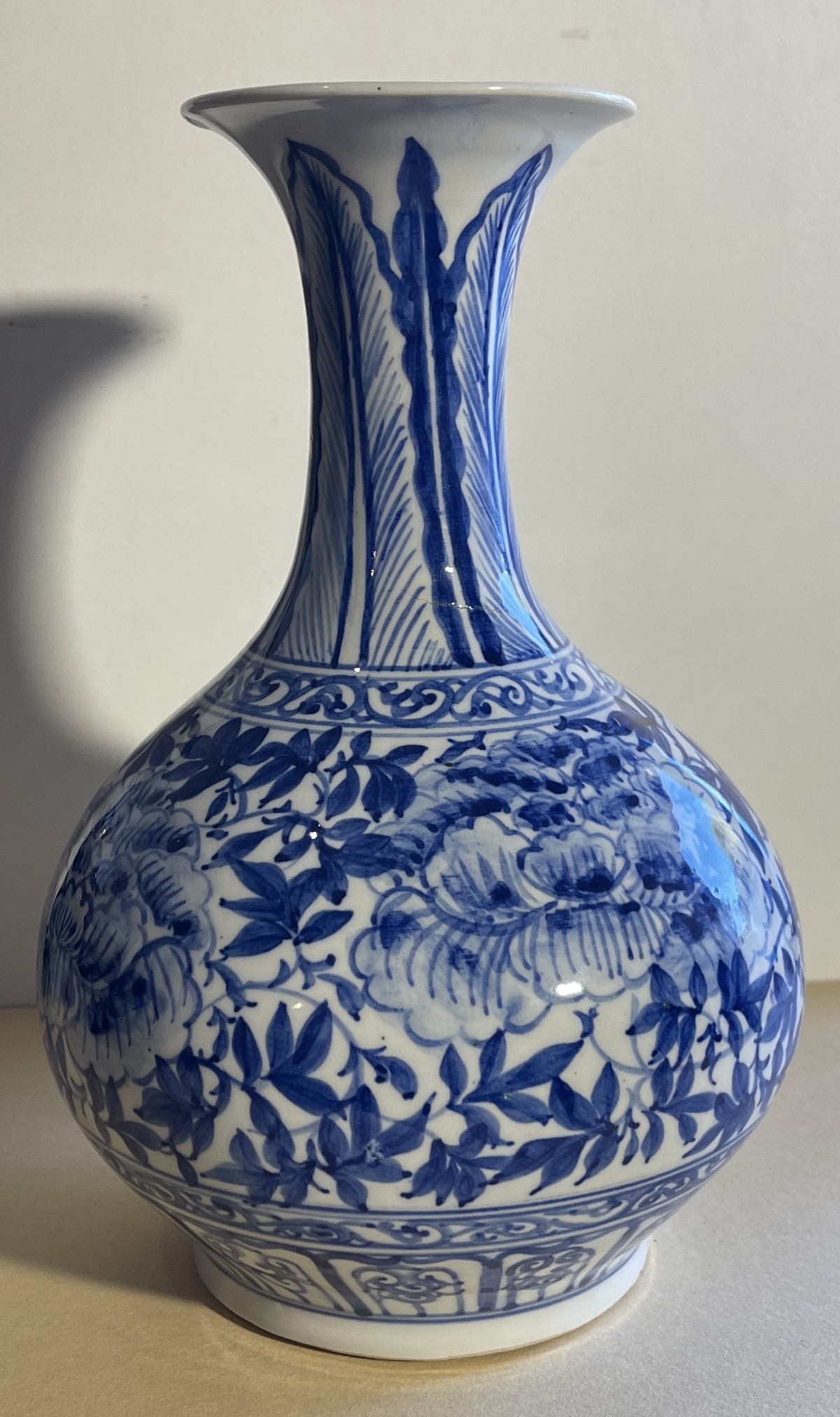 blue_and_white_porcelain_vase_chinese_19th_century_china_chine