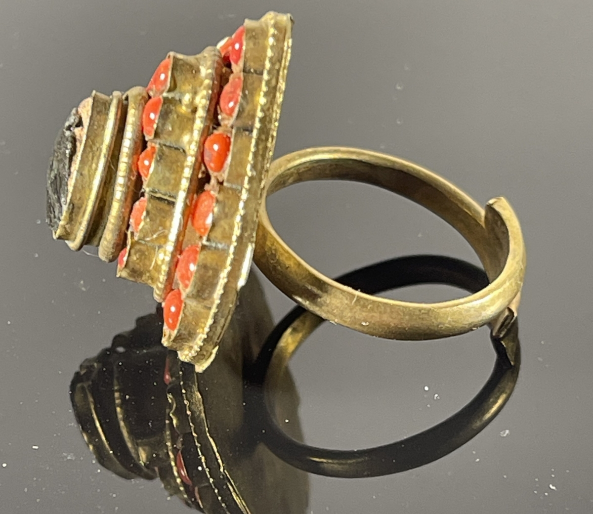 afghanistan_bague_coeur_vers_1960_bijoux_ethnique_afganistan_noir_and_rouge