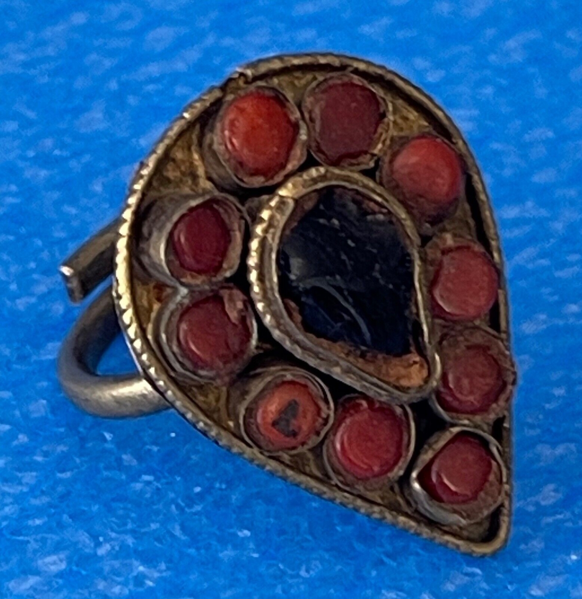 afghanistan_bague_circa_1960_bijoux_ethnique_afganistan_noir_et_rouge