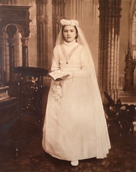 marie_cheminade_jeune_fille_en_communion_albumine_circa_1880_anonyme