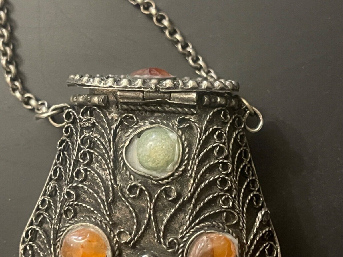 boite_a_amulette_ou_pilule_amazigh_fin_du_xxe_afrique_hauteur_7,5_cm