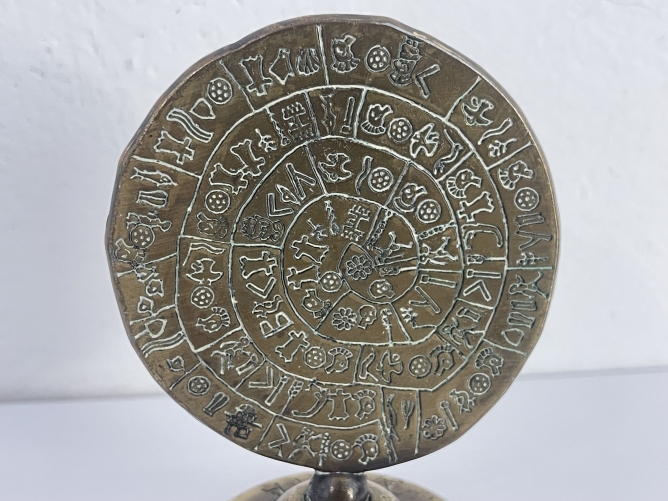 grece_phaistos_disque_du_palais_de_minoan_1700_avant_j_c_copie