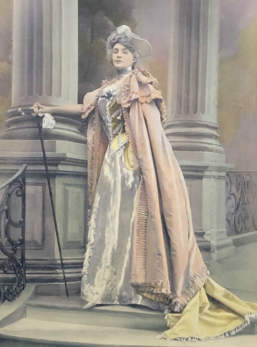 gabrielle_-_charlotte_reju_dite_rejane_epouse_paul_porel_1856-1920_actrice_1900