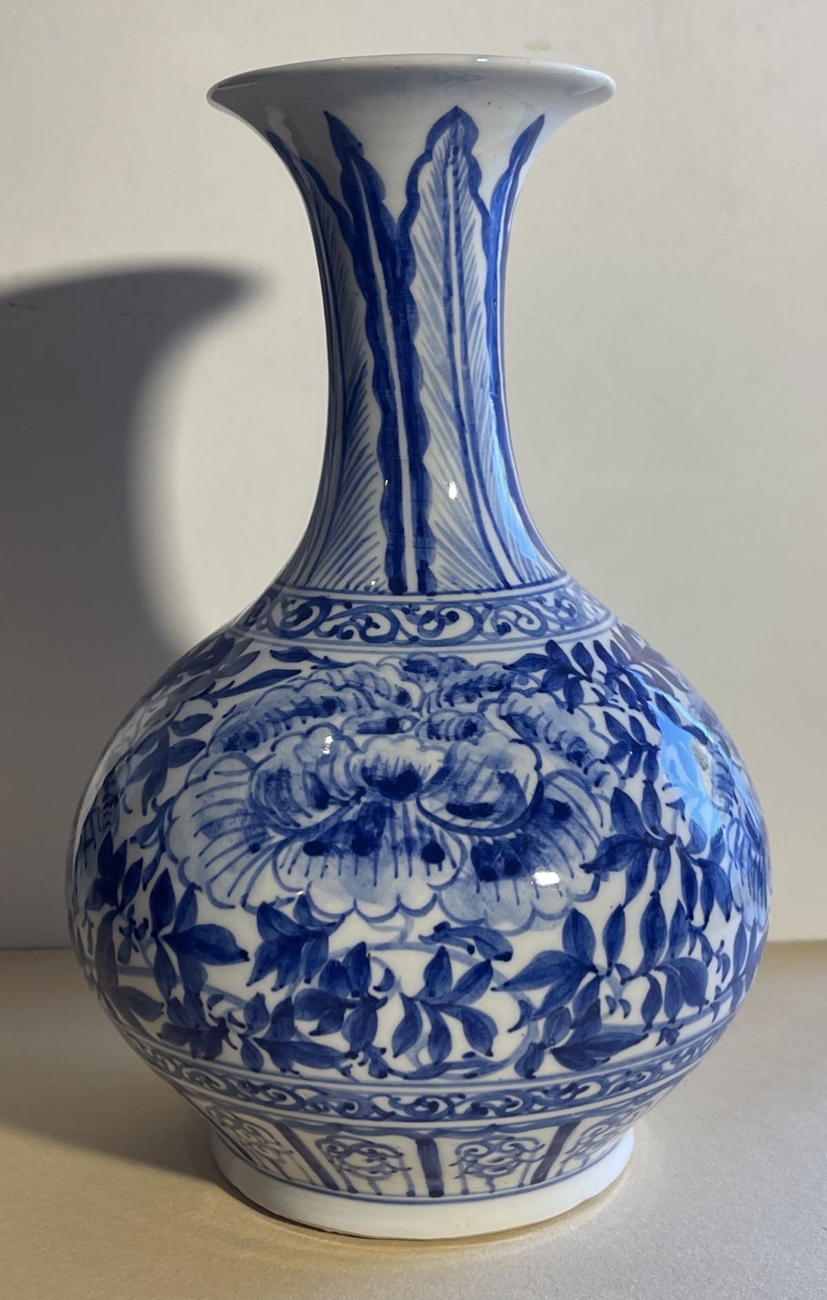blue_and_white_porcelain_vase_chinese_19th_century_china_chine