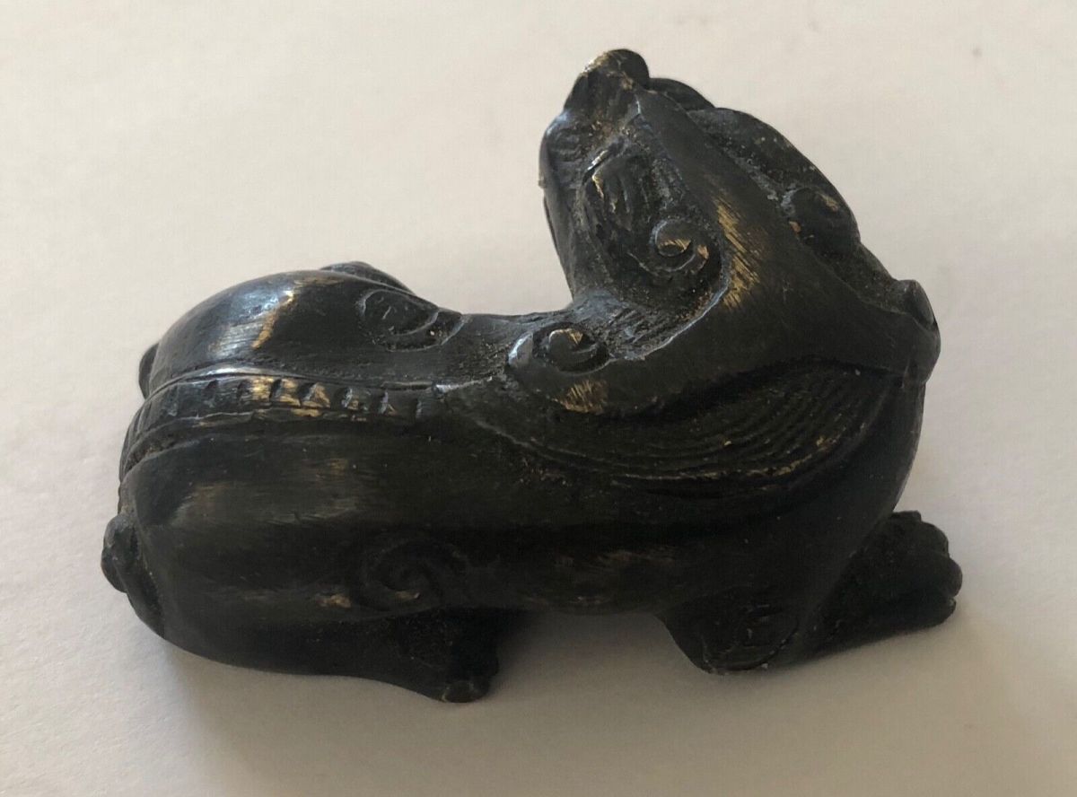 poids_a_rouleaux_zoomorphe_lionne_en_bronze_a_patine_brune_chine_china