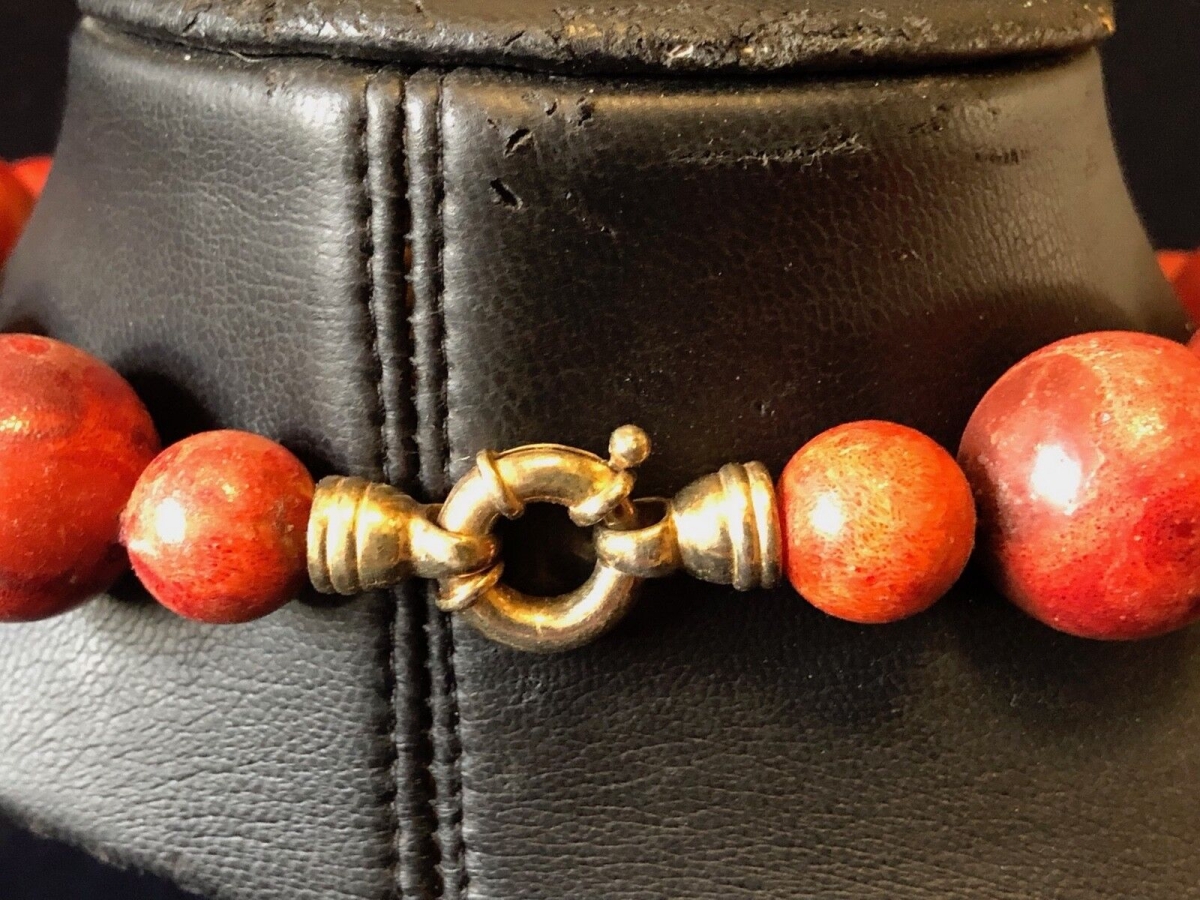 bijoux_collier_en_grosse_perle_de_bambou_de_mer_teinte
