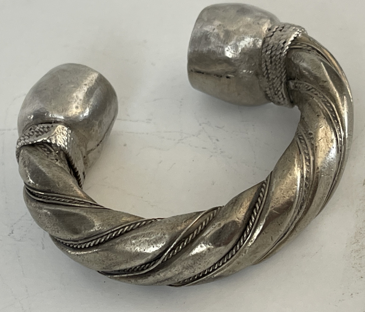 bracelet_torsade_ancien_arabie_saoudite_ou_yemen_196_grammes